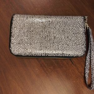 Wristlet wallet